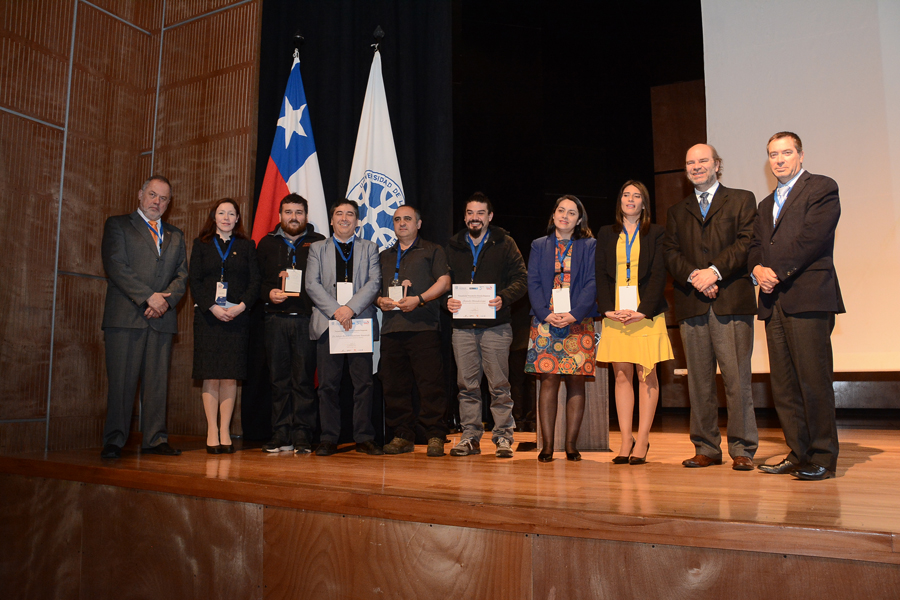 Investigadores UFRO junto a los representantes de Tralkan y Campo Digital